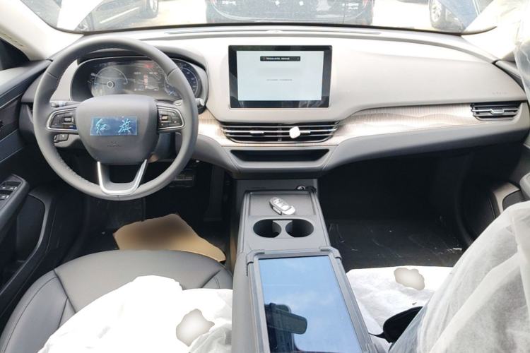 Used Hongqi E-QM5 2025 610 km PLUS Center Console