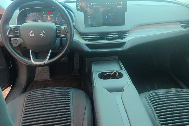 Used Hongqi E-QM5 2025 500km Range Commuter Version Center Console