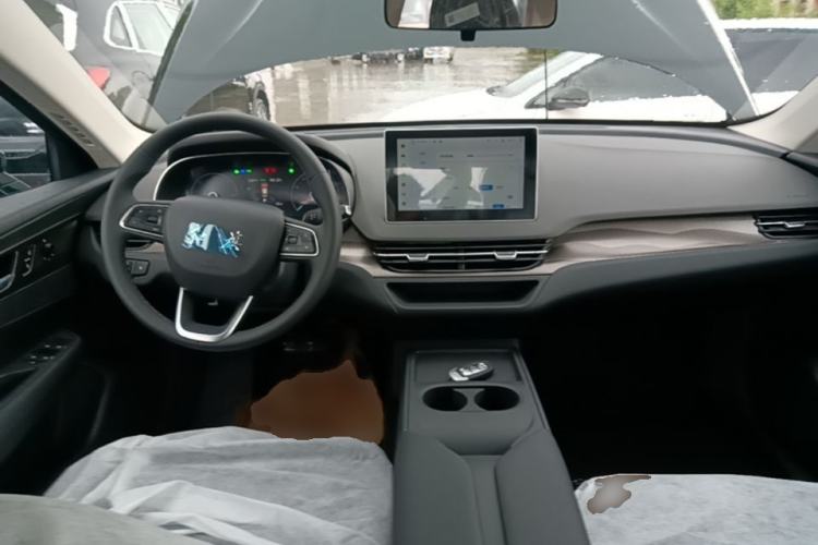 Used Hongqi E-QM5 2025 610 km PLUS Center Console
