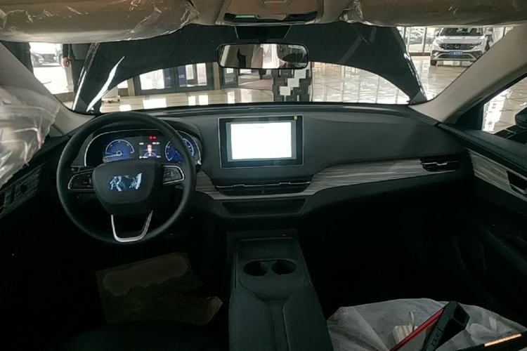 Used Hongqi E-QM5 2025 500km Range Commuter Version Center Console