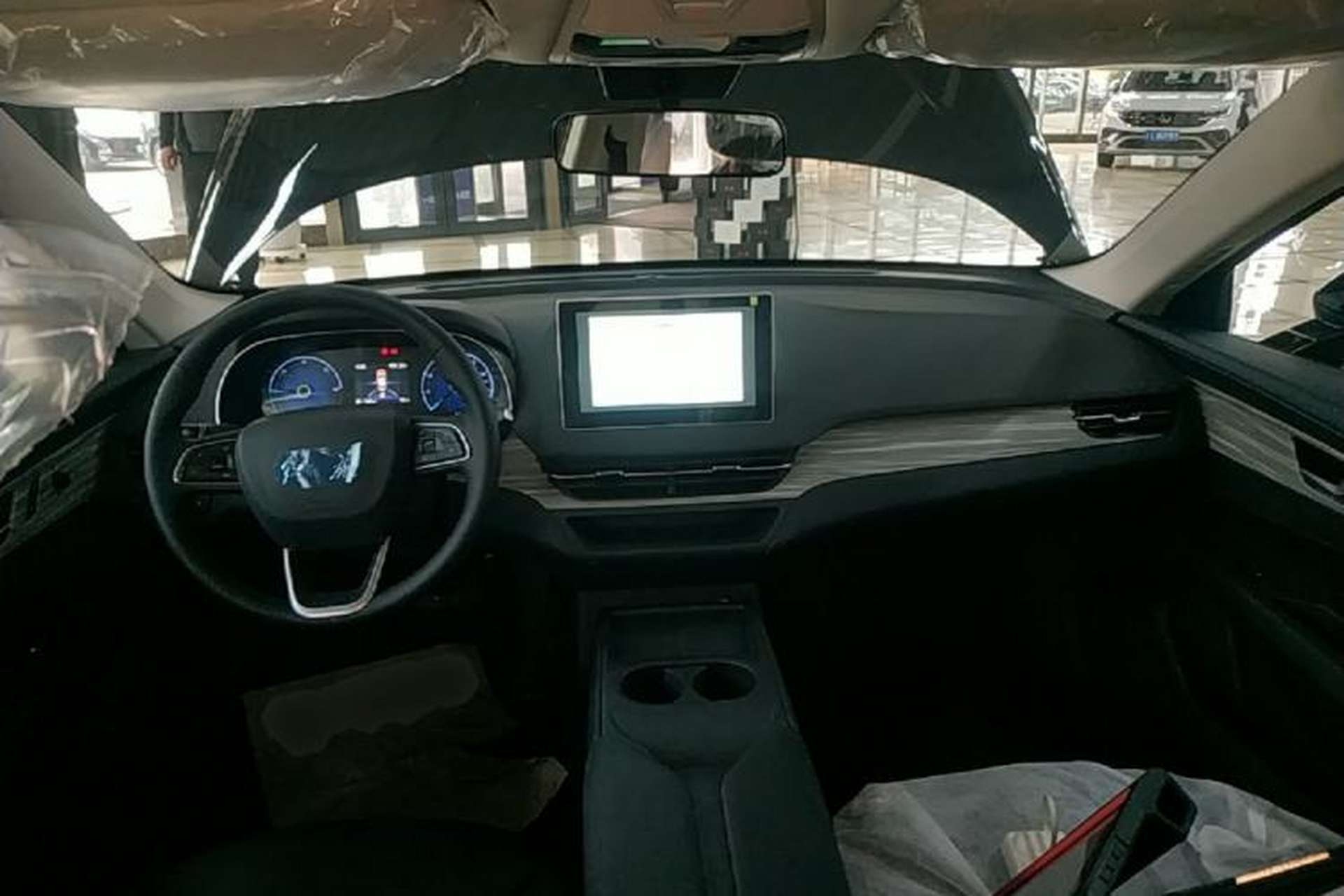 Used Hongqi E-QM5 2025 500km Range Commuter Version Center Console