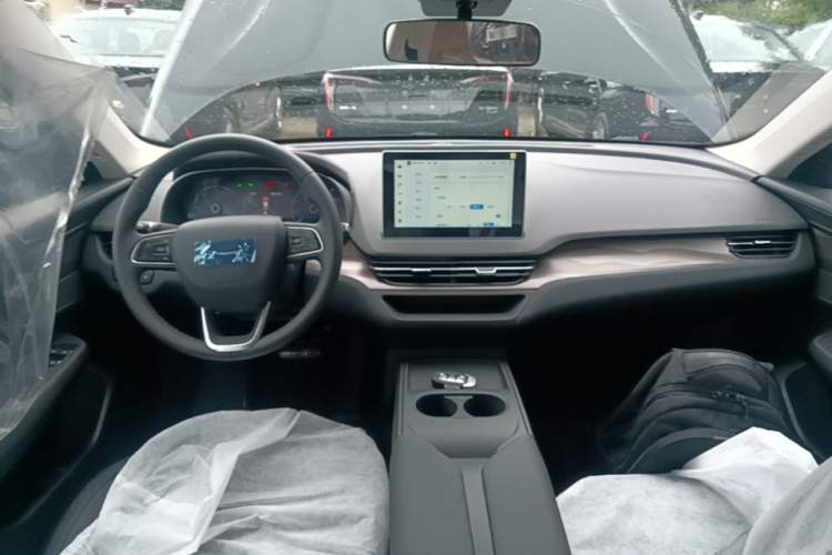 Used Hongqi E-QM5 2025 610 km PLUS Center Console