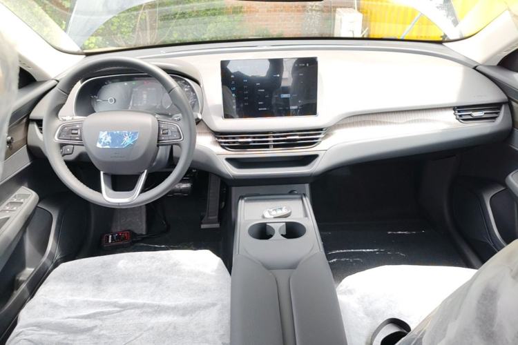 Used Hongqi E-QM5 2025 610 km PLUS Center Console