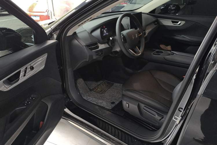 Used Hongqi E-QM5 2025 500km Range Commuter Version Driver Seat