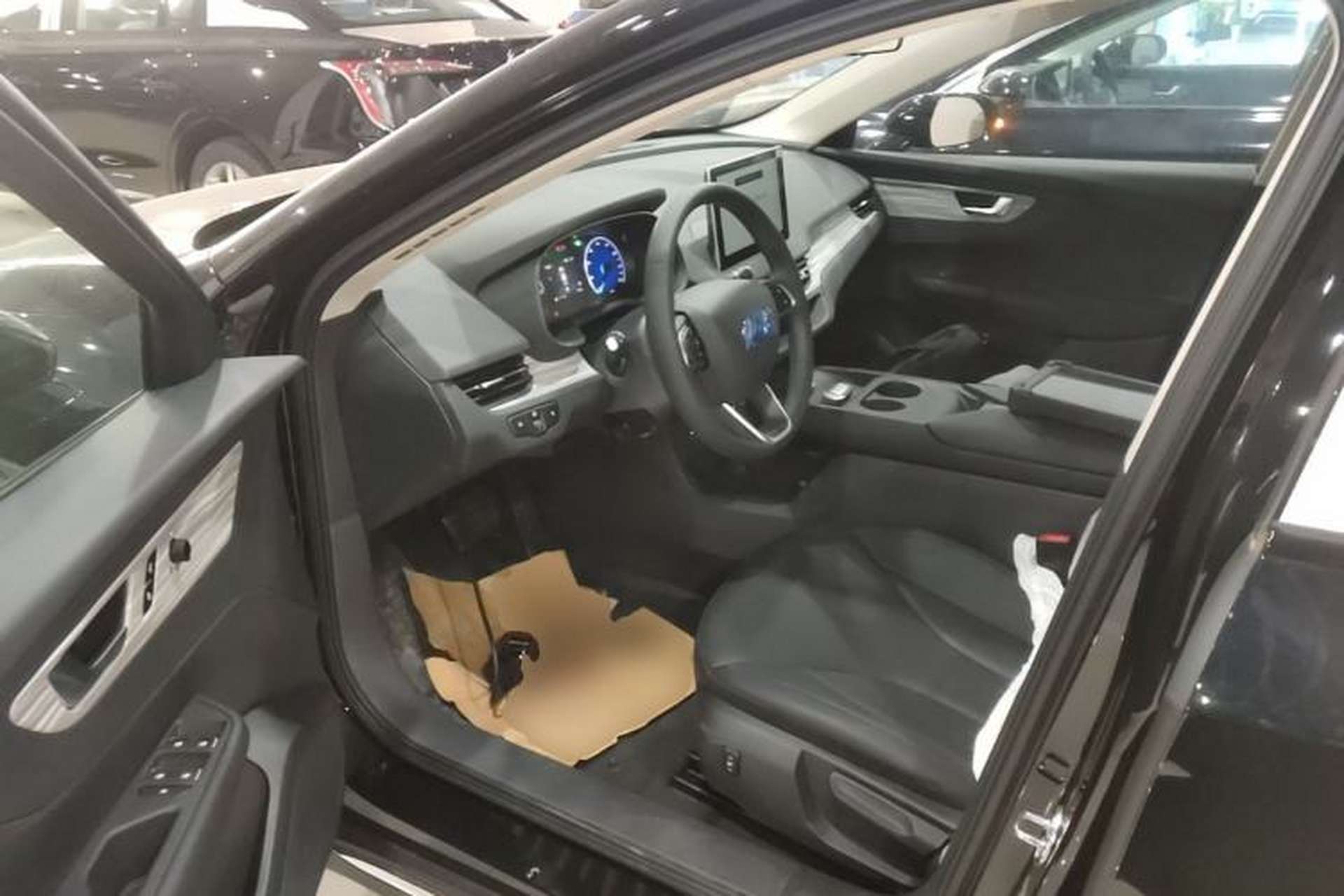 Used Hongqi E-QM5 2025 500km Range Commuter Version Driver Seat