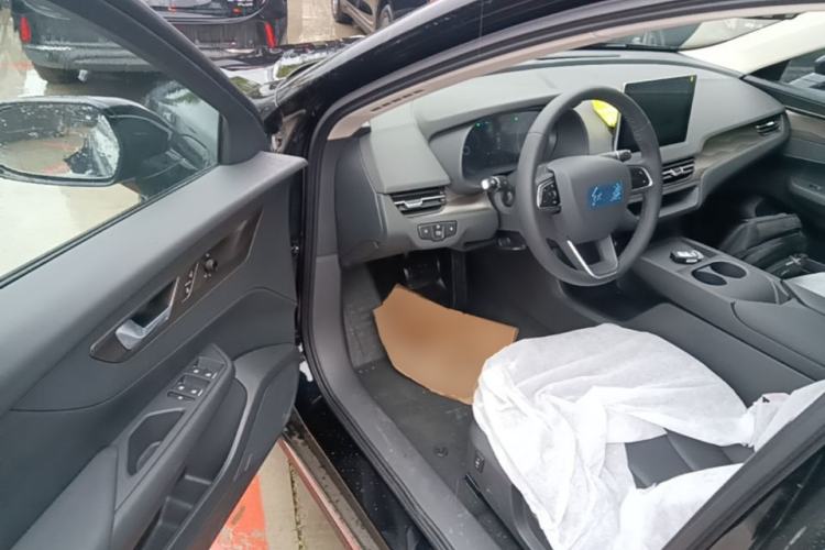 Used Hongqi E-QM5 2025 610 km PLUS Driver Seat