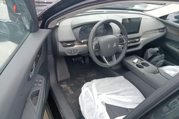 Used Hongqi E-QM5 2025 610 km PLUS Driver Seat