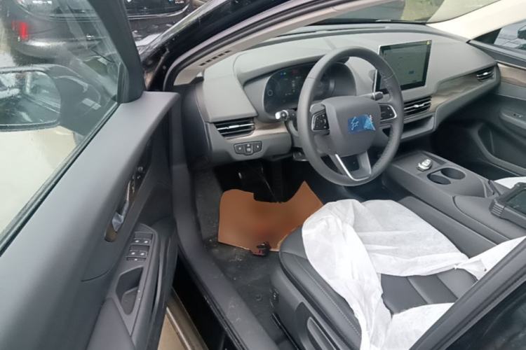 Used Hongqi E-QM5 2025 610 km PLUS Driver Seat