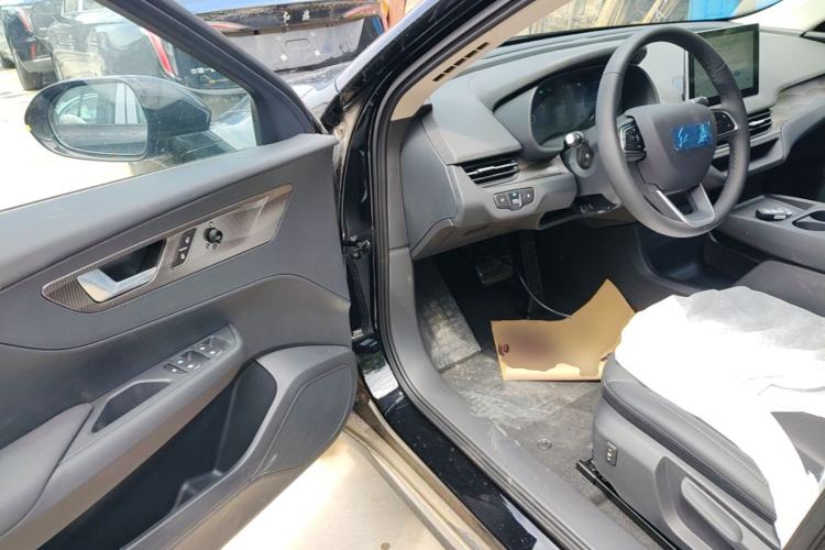Used Hongqi E-QM5 2025 610 km PLUS Driver Seat