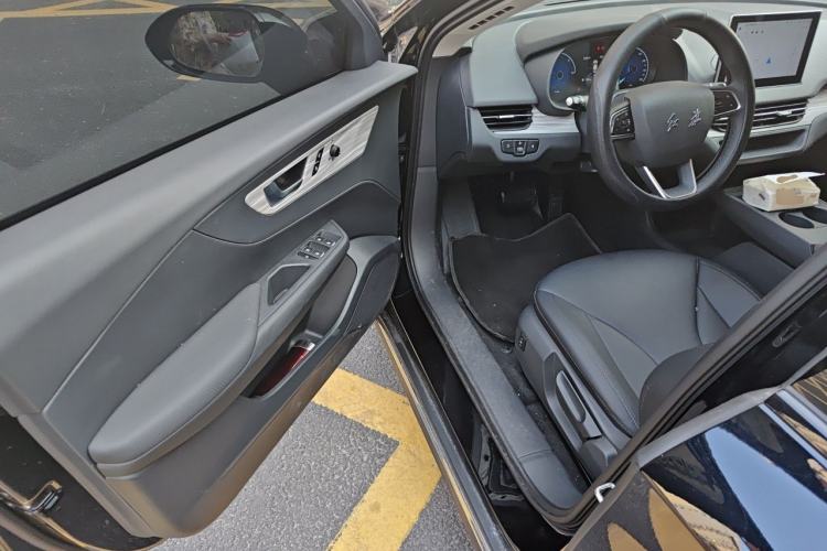 Used Hongqi E-QM5 2025 500km Range Commuter Version Driver Seat