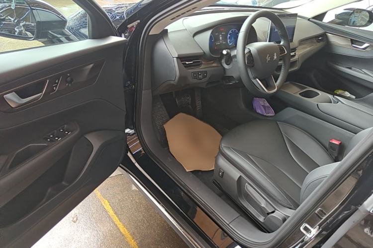 Used Hongqi E-QM5 2025 610 km PLUS Driver Seat