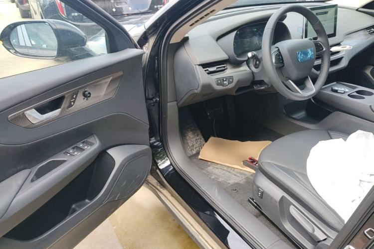 Used Hongqi E-QM5 2025 610 km PLUS Driver Seat