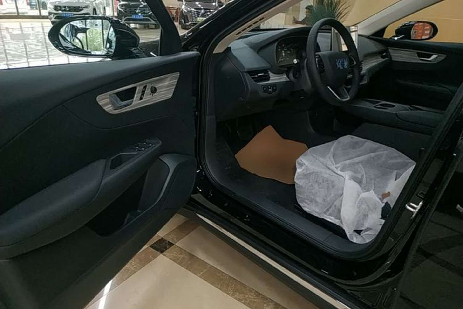 Used Hongqi E-QM5 2025 500km Range Commuter Version Driver Seat