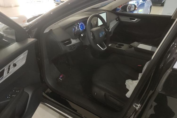 Used Hongqi E-QM5 2025 500km Range Commuter Version Driver Seat