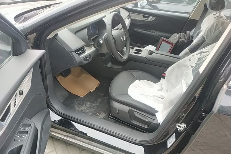 Used Hongqi E-QM5 2025 500km Range Commuter Version Driver Seat