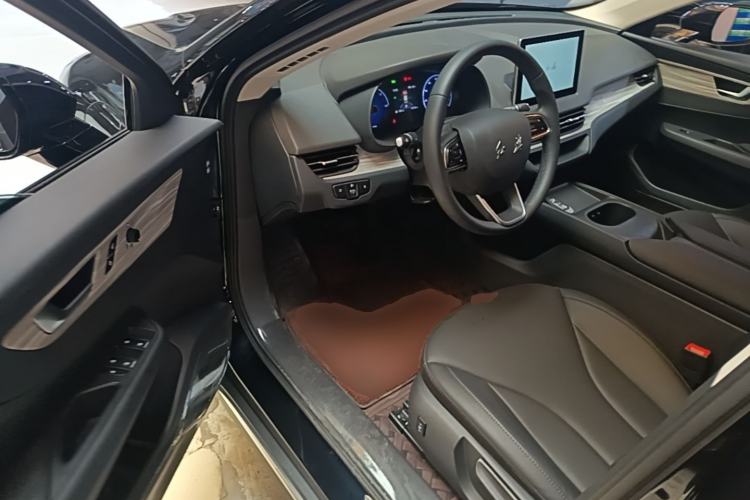 Used Hongqi E-QM5 2025 500km Range Commuter Version Driver Seat