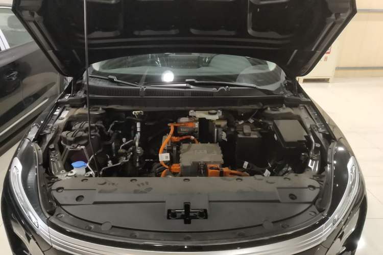 Used Hongqi E-QM5 2025 500km Range Commuter Version Engine Bay