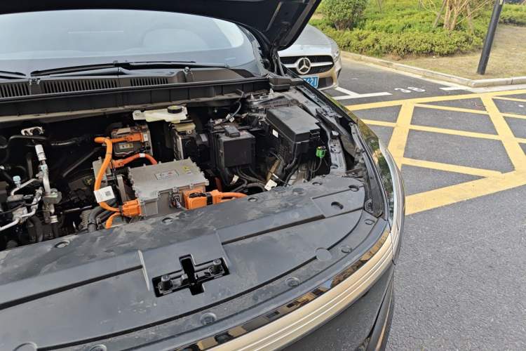 Used Hongqi E-QM5 2025 500km Range Commuter Version Engine Bay Left