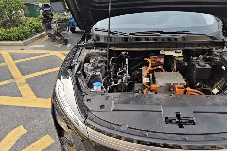 Used Hongqi E-QM5 2025 500km Range Commuter Version Engine Bay Right