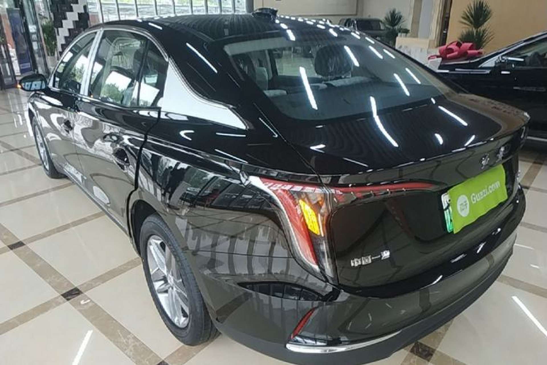Used Hongqi E-QM5 2025 500km Range Commuter Version Exterior 2