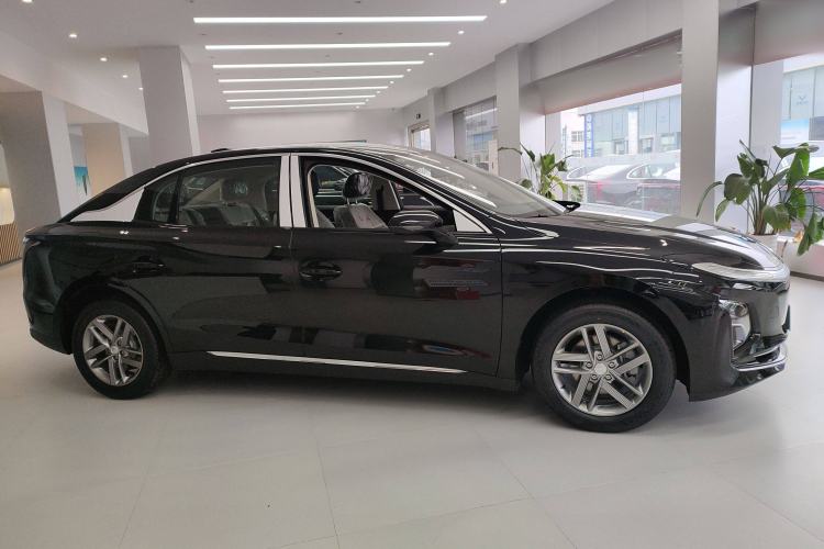 Used Hongqi E-QM5 2025 500km Range Commuter Version Exterior 2
