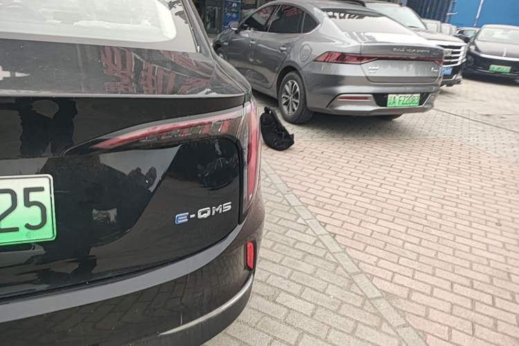 Used Hongqi E-QM5 2025 500km Range Commuter Version Exterior 3