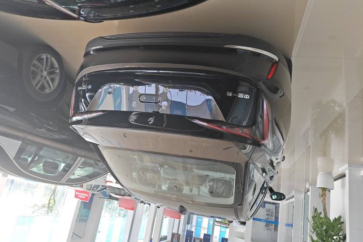 Used Hongqi E-QM5 2025 500km Range Commuter Version Exterior 4