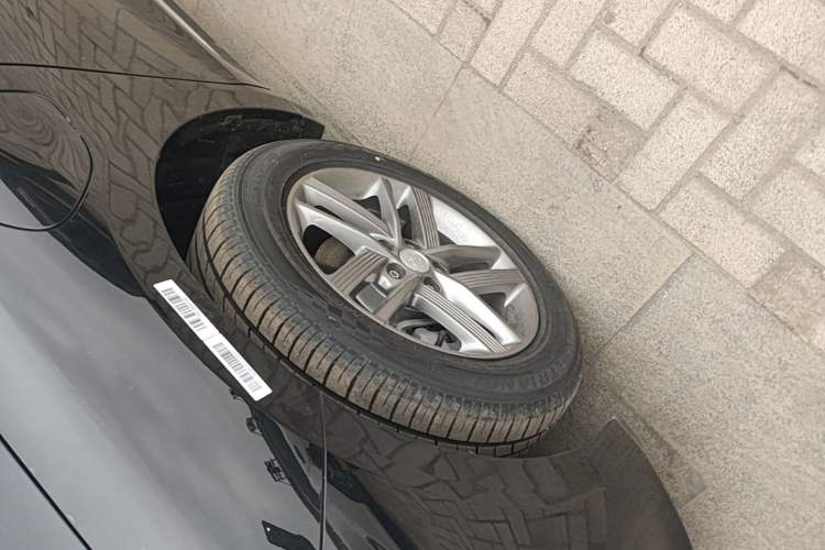 Used Hongqi E-QM5 2025 500km Range Commuter Version Exterior 4