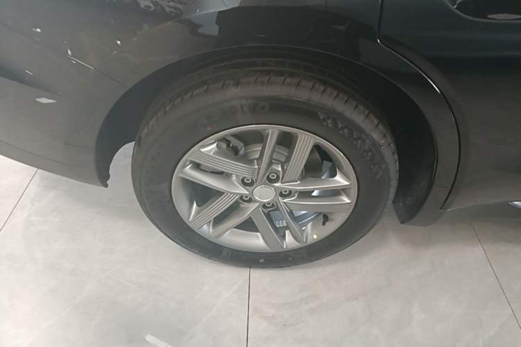 Used Hongqi E-QM5 2025 500km Range Commuter Version Exterior 5