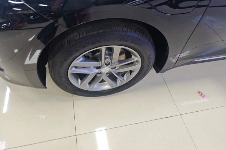 Used Hongqi E-QM5 2025 500km Range Commuter Version Exterior 7