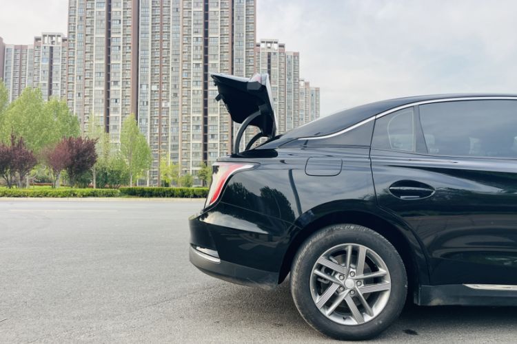 Used Hongqi E-QM5 2025 500km Range Commuter Version Exterior 7