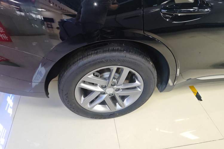 Used Hongqi E-QM5 2025 500km Range Commuter Version Exterior 8