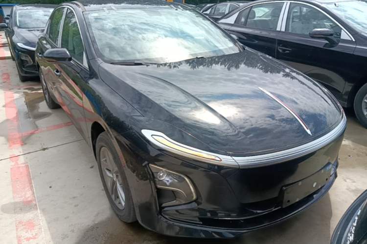 Used Hongqi E-QM5 2025 610 km PLUS Front Right 45 Deg