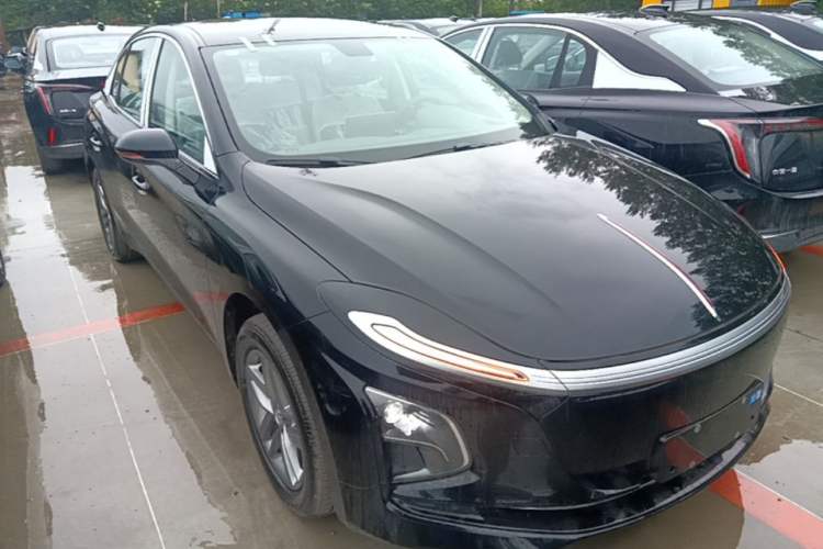 Used Hongqi E-QM5 2025 610 km PLUS Front Right 45 Deg