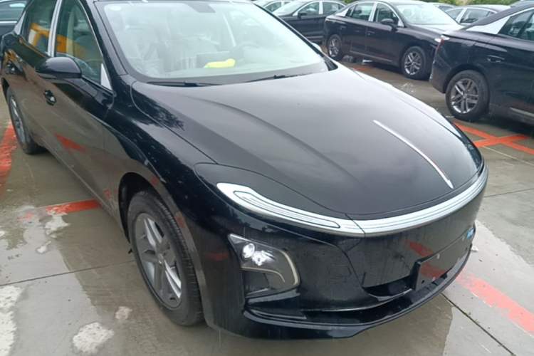 Used Hongqi E-QM5 2025 610 km PLUS Front Right 45 Deg