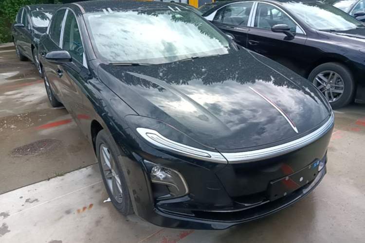 Used Hongqi E-QM5 2025 610 km PLUS Front Right 45 Deg