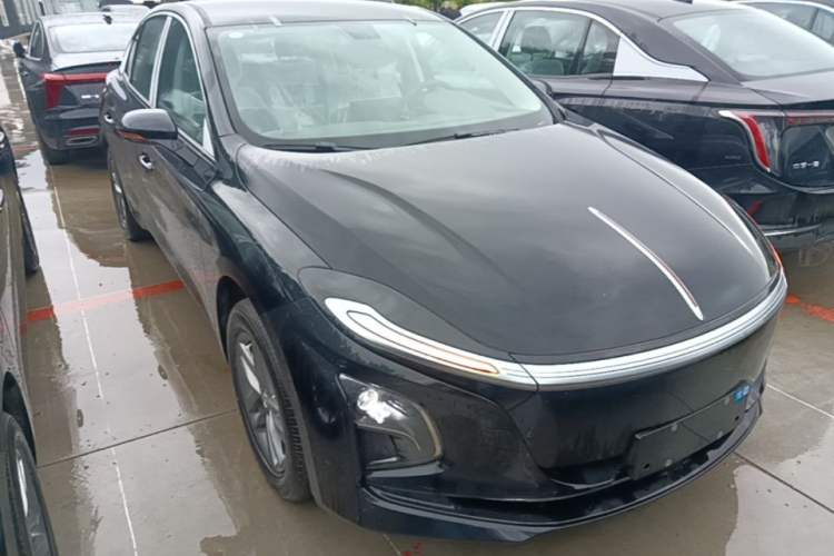 Used Hongqi E-QM5 2025 610 km PLUS Front Right 45 Deg