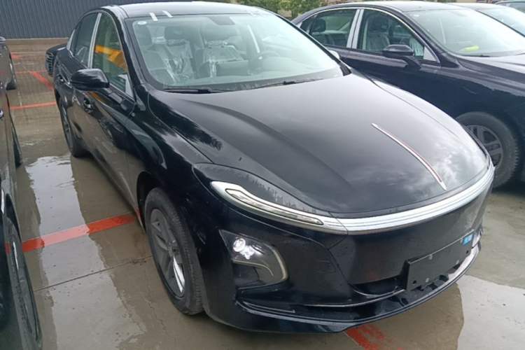 Used Hongqi E-QM5 2025 610 km PLUS Front Right 45 Deg