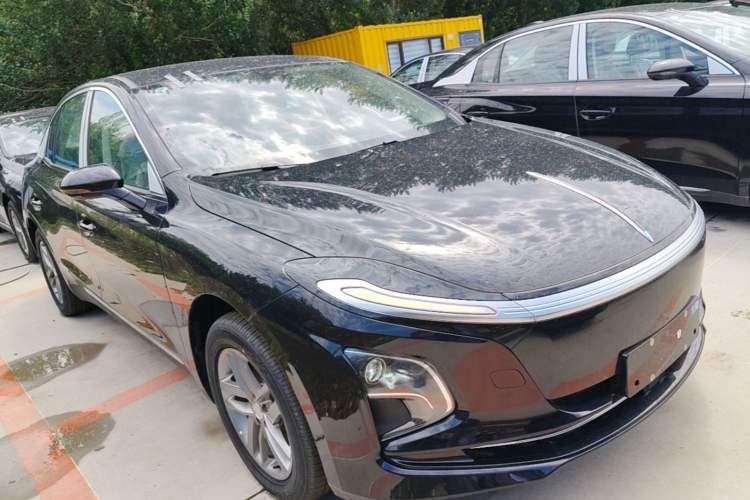 Used Hongqi E-QM5 2025 610 km PLUS Front Right 45 Deg