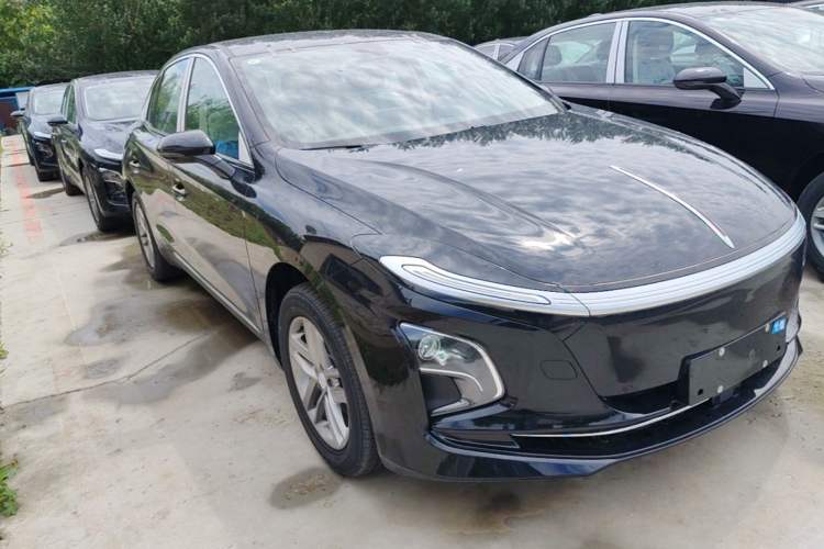 Used Hongqi E-QM5 2025 610 km PLUS Front Right 45 Deg