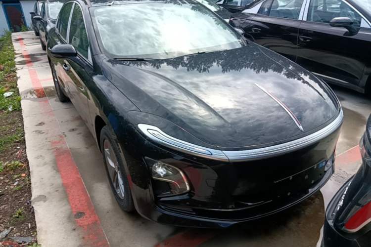 Used Hongqi E-QM5 2025 610 km PLUS Front Right 45 Deg