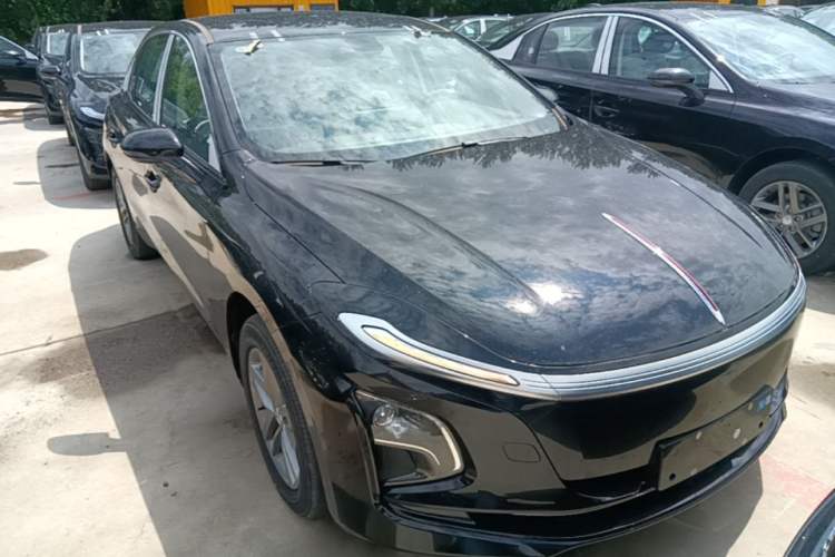 Used Hongqi E-QM5 2025 610 km PLUS Front Right 45 Deg