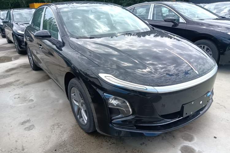 Used Hongqi E-QM5 2025 610 km PLUS Front Right 45 Deg