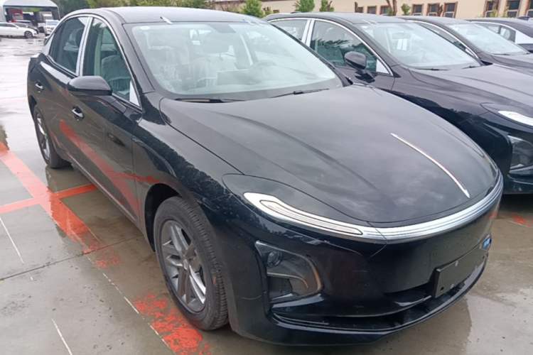 Used Hongqi E-QM5 2025 610 km PLUS Front Right 45 Deg