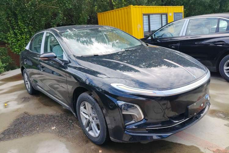 Used Hongqi E-QM5 2025 610 km PLUS Front Right 45 Deg