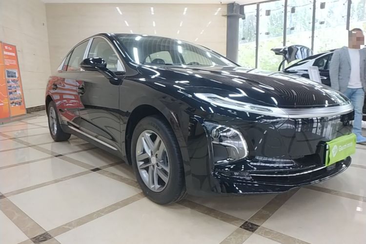 Used Hongqi E-QM5 2025 500km Range Commuter Version Front Right 45 Deg