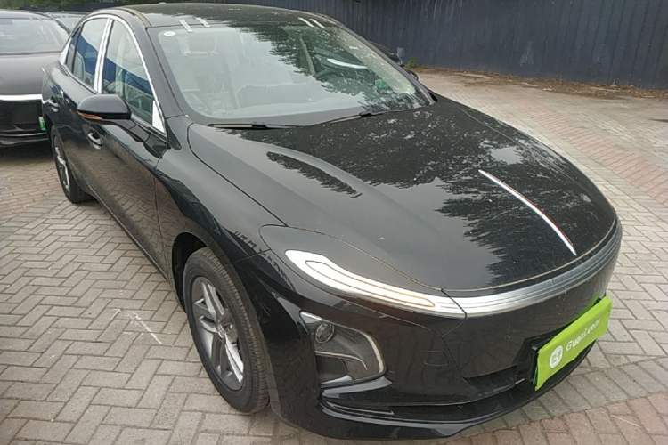Used Hongqi E-QM5 2025 500km Range Commuter Version Front Right 45 Deg