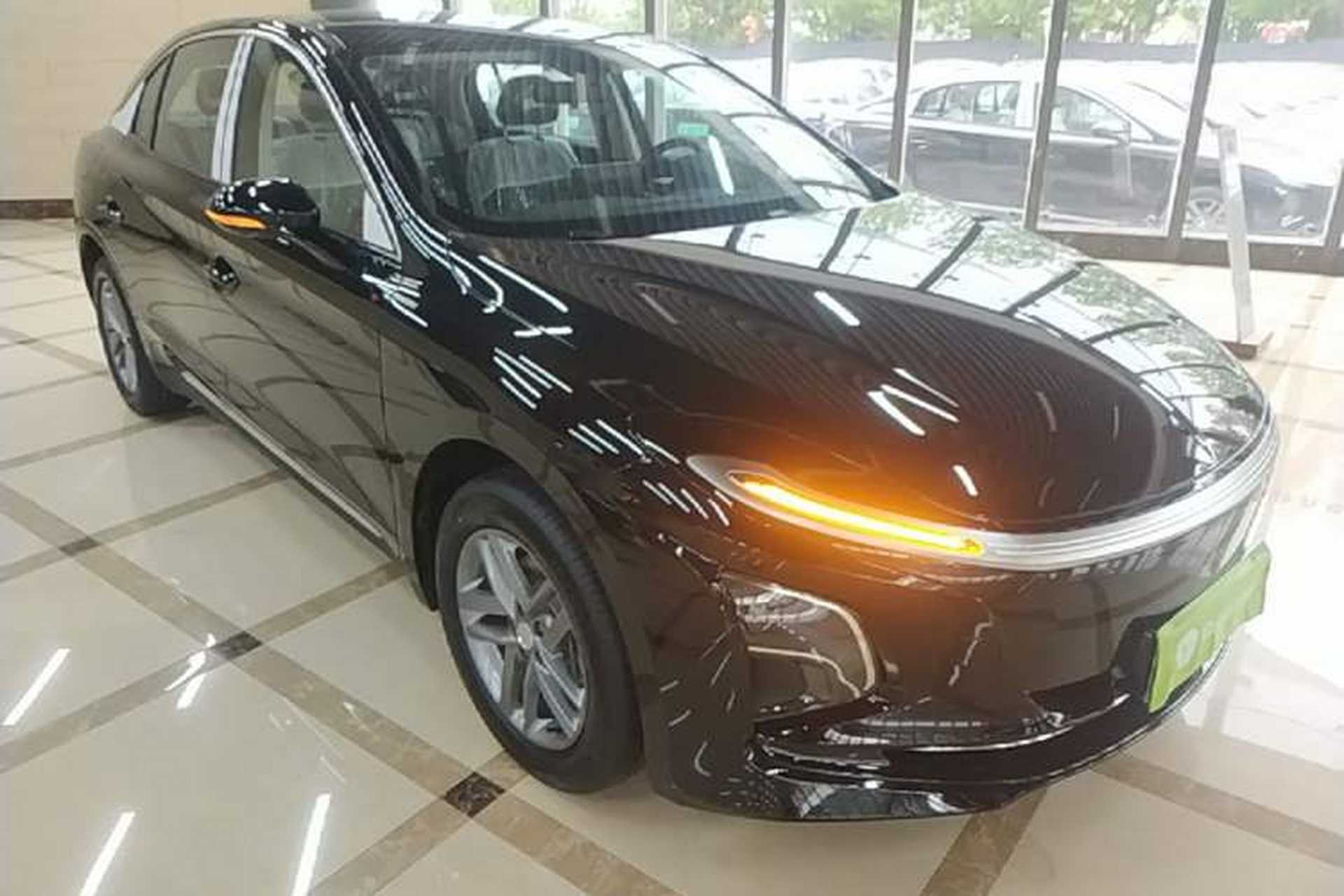 Used Hongqi E-QM5 2025 500km Range Commuter Version Front Right 45 Deg