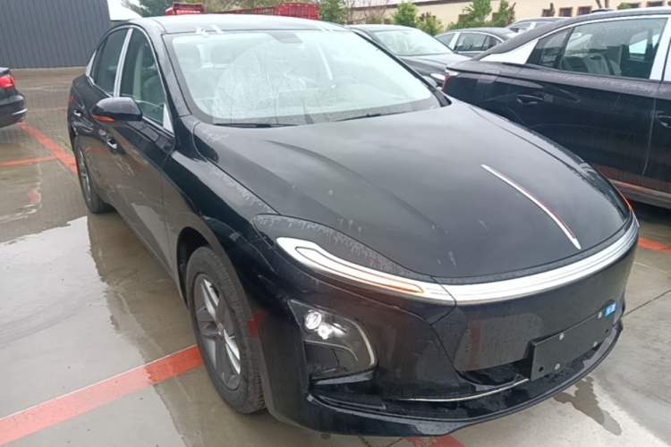 Used Hongqi E-QM5 2025 610 km PLUS Front Right 45 Deg