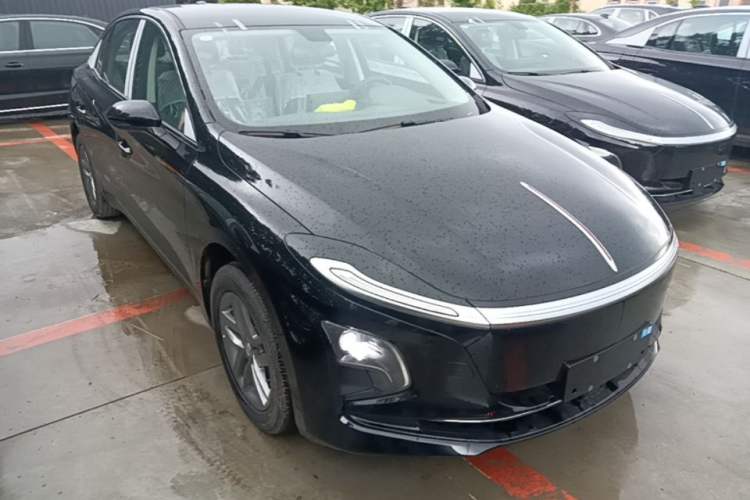 Used Hongqi E-QM5 2025 610 km PLUS Front Right 45 Deg